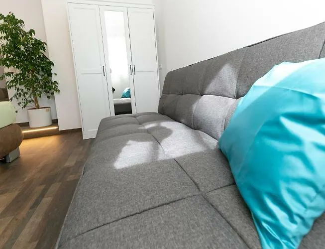 Cafe Rafaela Guest house 3*