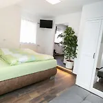 Cafe Rafaela 招待所 3*