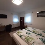 招待所 Cafe Rafaela 3*