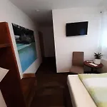 招待所 Cafe Rafaela