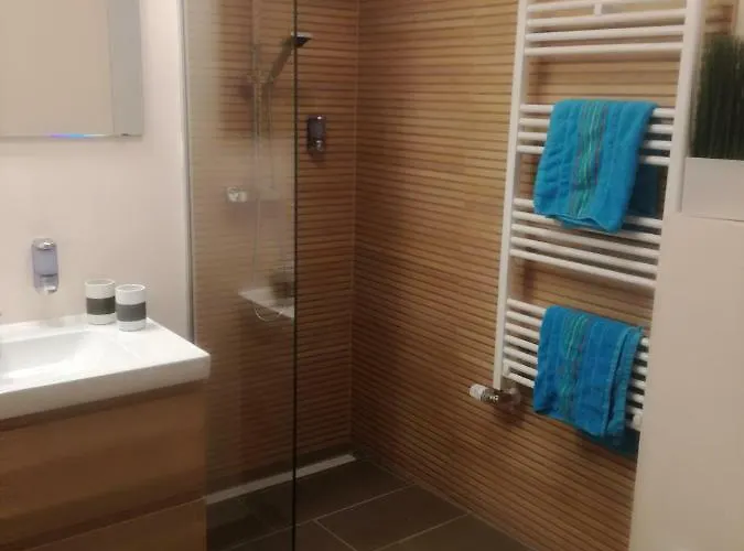 Cafe Rafaela بيت ضيافة 3*