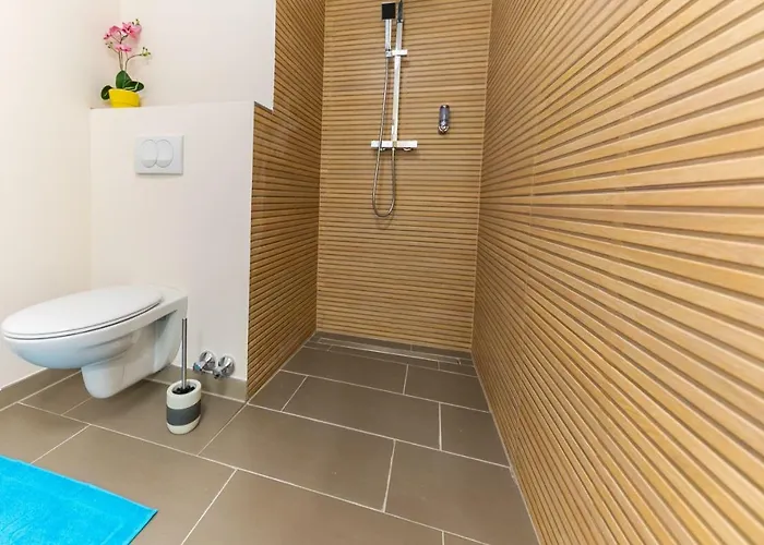 بيت ضيافة Cafe Rafaela 3*