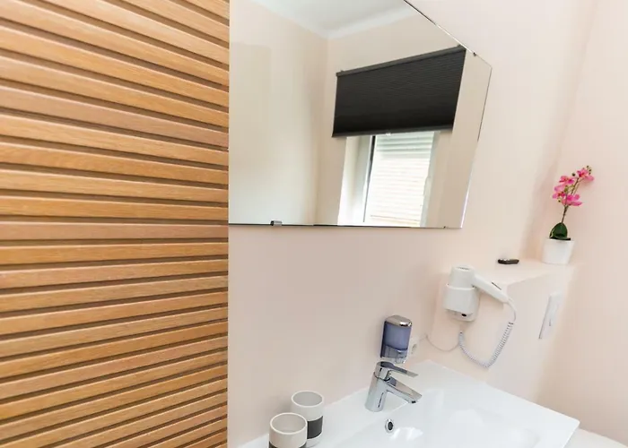 Cafe Rafaela بيت ضيافة